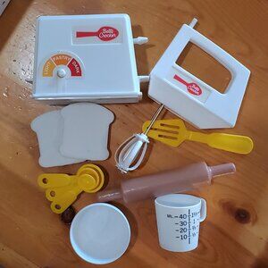 Betty Crocker Childs Mixer Toast Toaster Rolling Pin Spatchula Measuring Spoons